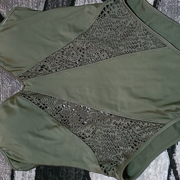 MOSSIMO ONE-PIECE V-NECK CROCHET SWIMSUIT - Picture 3 of 12